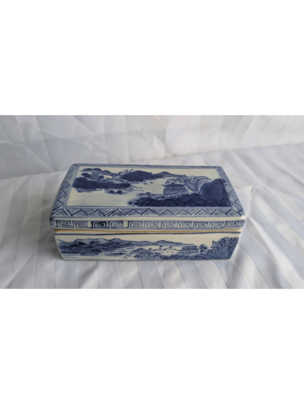 Antique 19th Century Chinese Blue White Porcelain Landscape Lidded Box Qianlong